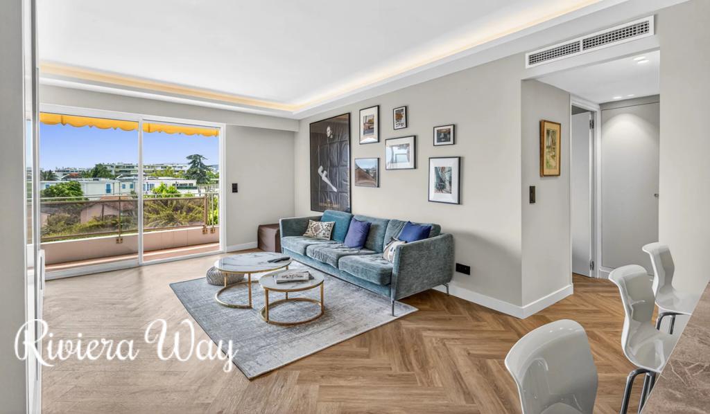 2 room apartment in Cannes, photo #9, listing #106452528