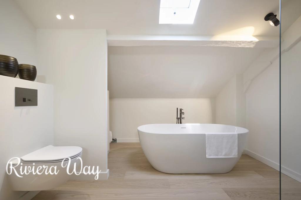 5 room apartment in Cannes, photo #10, listing #105532014