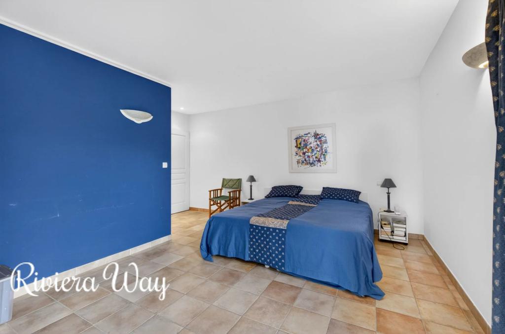 6 room villa in Grasse, photo #8, listing #106454922