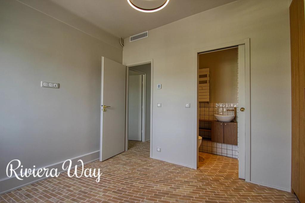 3 room apartment in Le Port, photo #2, listing #103891662