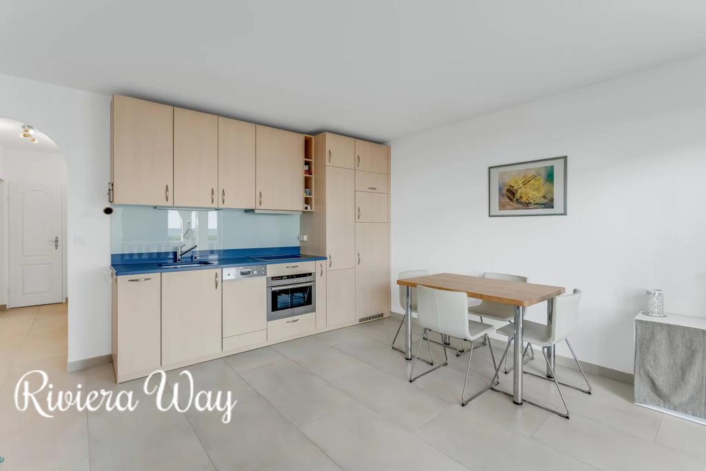 3 room apartment in Cavalaire-sur-Mer, photo #7, listing #105900564