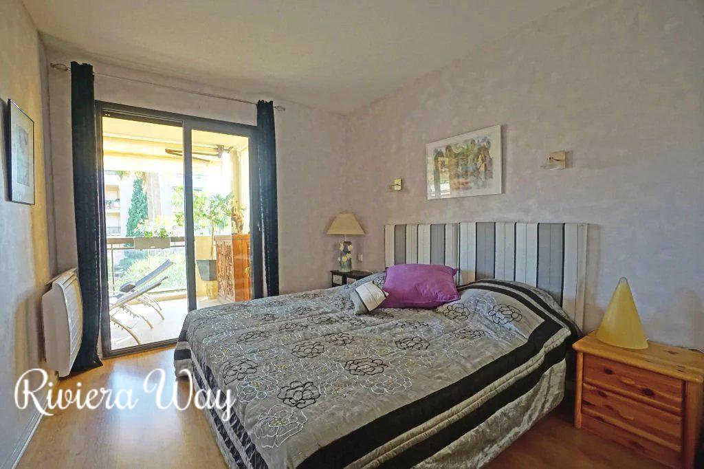 4 room apartment in Cannes, photo #7, listing #93485154