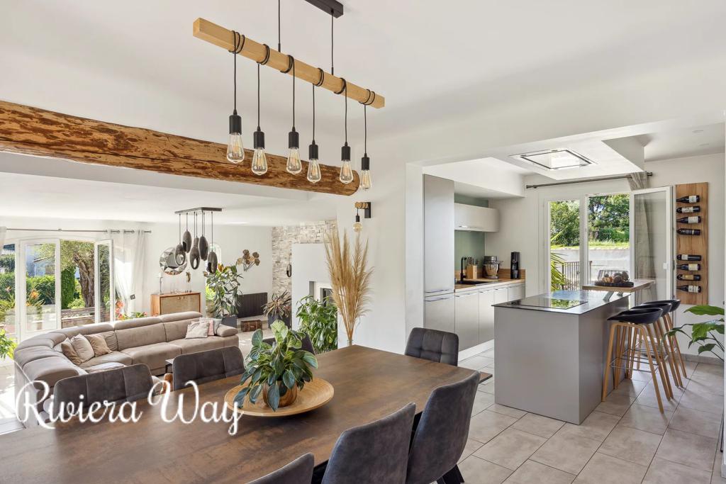 5 room villa in La Gaude, photo #8, listing #102823224