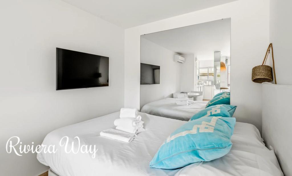 Apartment in Cannes, photo #6, listing #106524306