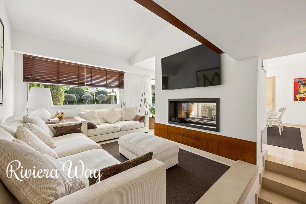5 room villa in Villeneuve-Loubet, photo #7, listing #107203110