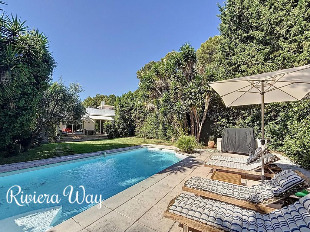 4 room villa in Cap d'Antibes, photo #8, listing #103875996