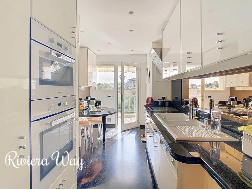 3 room apartment in Boulevard de la Croisette, photo #9, listing #106127490