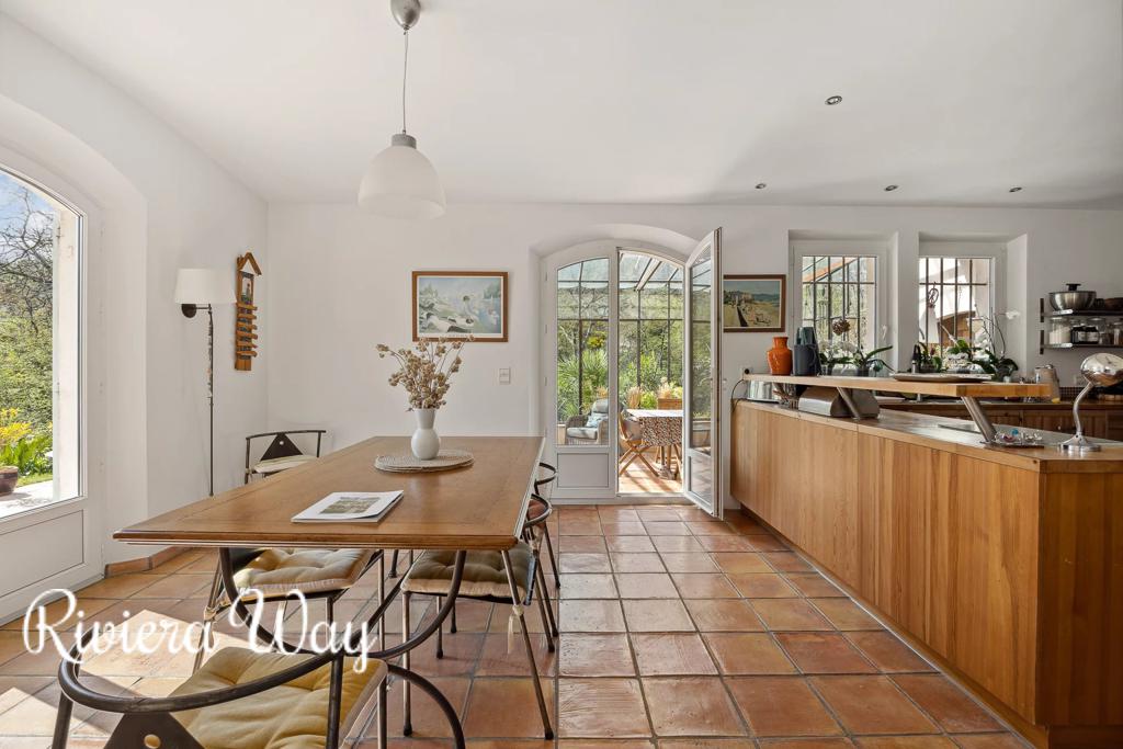 8 room villa in Grasse, photo #4, listing #94114608
