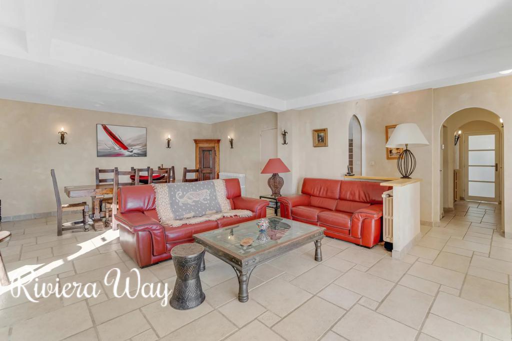 Villa in Cavalaire-sur-Mer, photo #8, listing #105900522