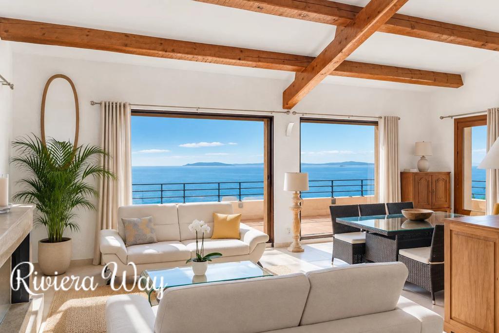 Villa in Rayol-Canadel-sur-Mer, photo #8, listing #105782124