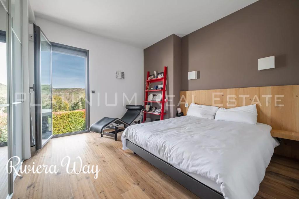 7 room villa in Fréjus, photo #4, listing #94130610