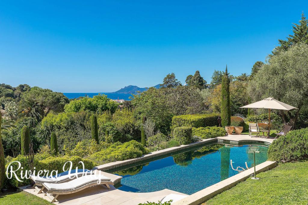 11 room villa in Cannes, photo #3, listing #107323776