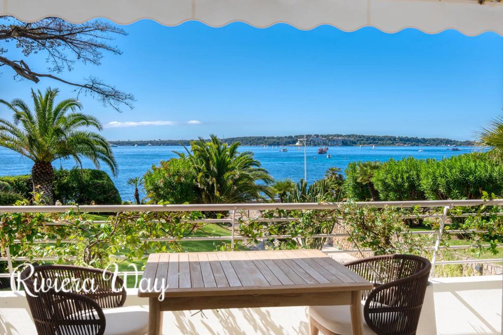 4 room apartment in Cannes, photo #1, listing #105630378