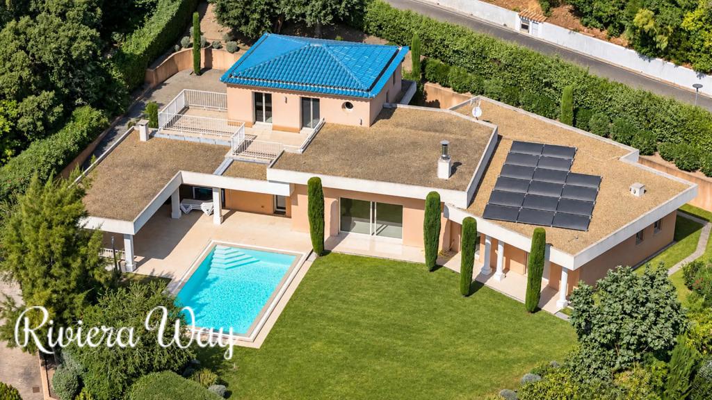 8 room villa in Cavalaire-sur-Mer, photo #1, listing #104236272