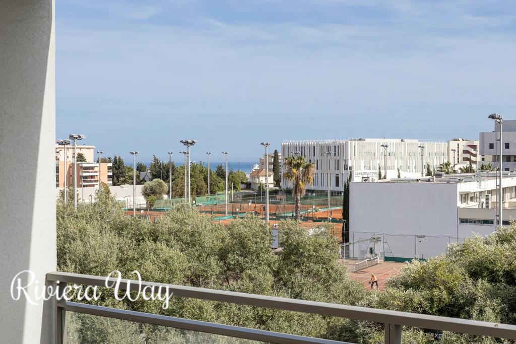 4 room apartment in Antibes, photo #5, listing #106015854