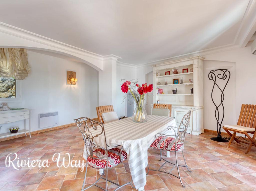 7 room villa in Cavalaire-sur-Mer, photo #3, listing #97711824