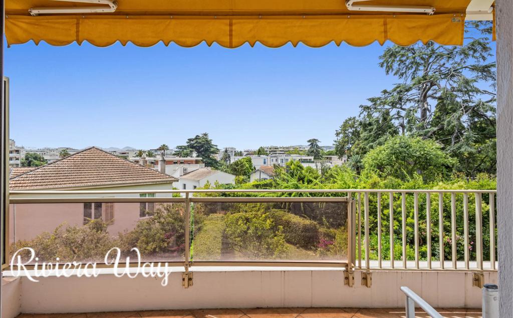 2 room apartment in Cannes, photo #7, listing #106452528