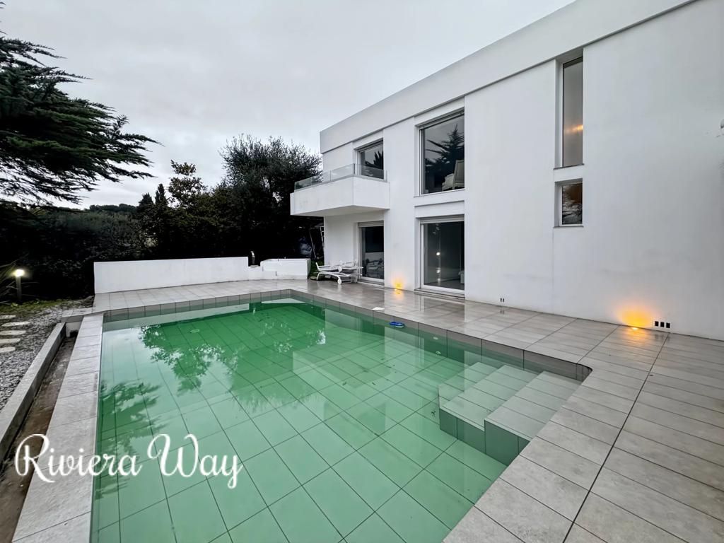 7 room villa in Cannes, photo #3, listing #101764992