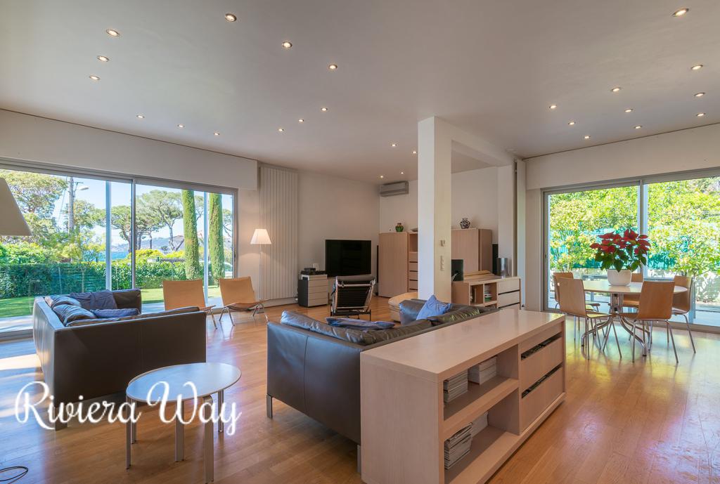 8 room villa in Cap d'Antibes, photo #4, listing #78860208