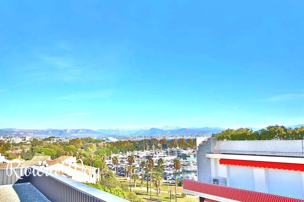4 room apartment in Antibes, photo #2, listing #105001806