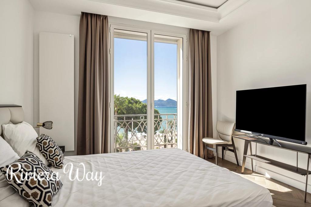 2 room apartment in Cannes, photo #3, listing #100684080