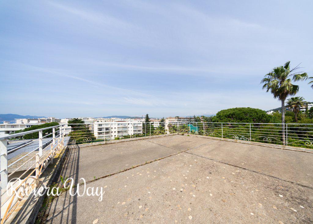 Apartment in Cannes, 60 m², photo #1, listing #80773854