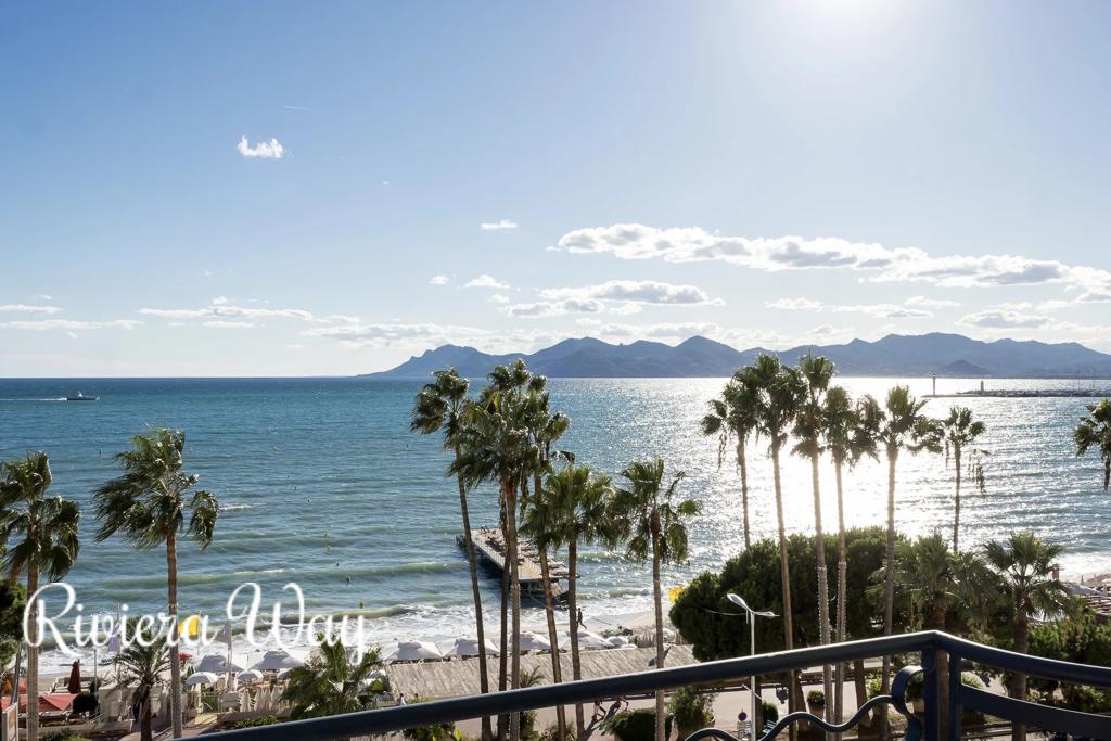 3 room apartment in Cannes, photo #1, listing #100699074