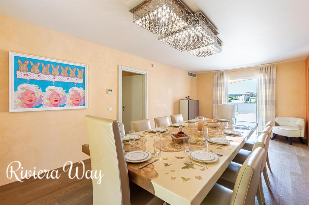 7 room villa in Antibes, photo #9, listing #88644486