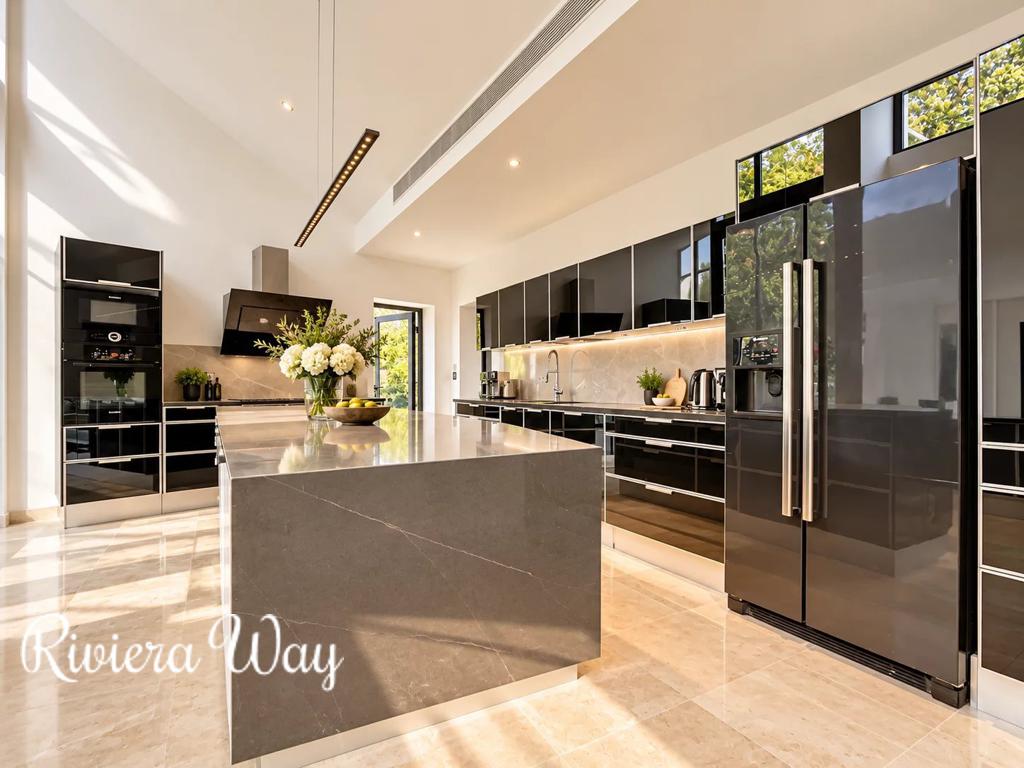 11 room villa in Cannes, photo #7, listing #102099228
