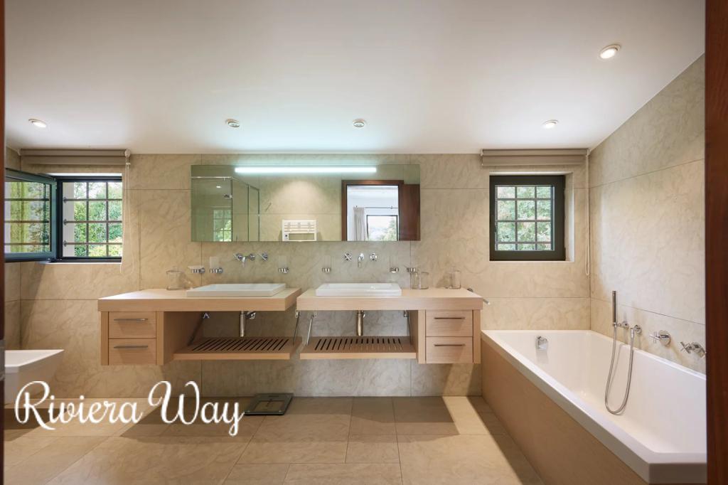 6 room villa in Saint-Tropez, photo #10, listing #102742164