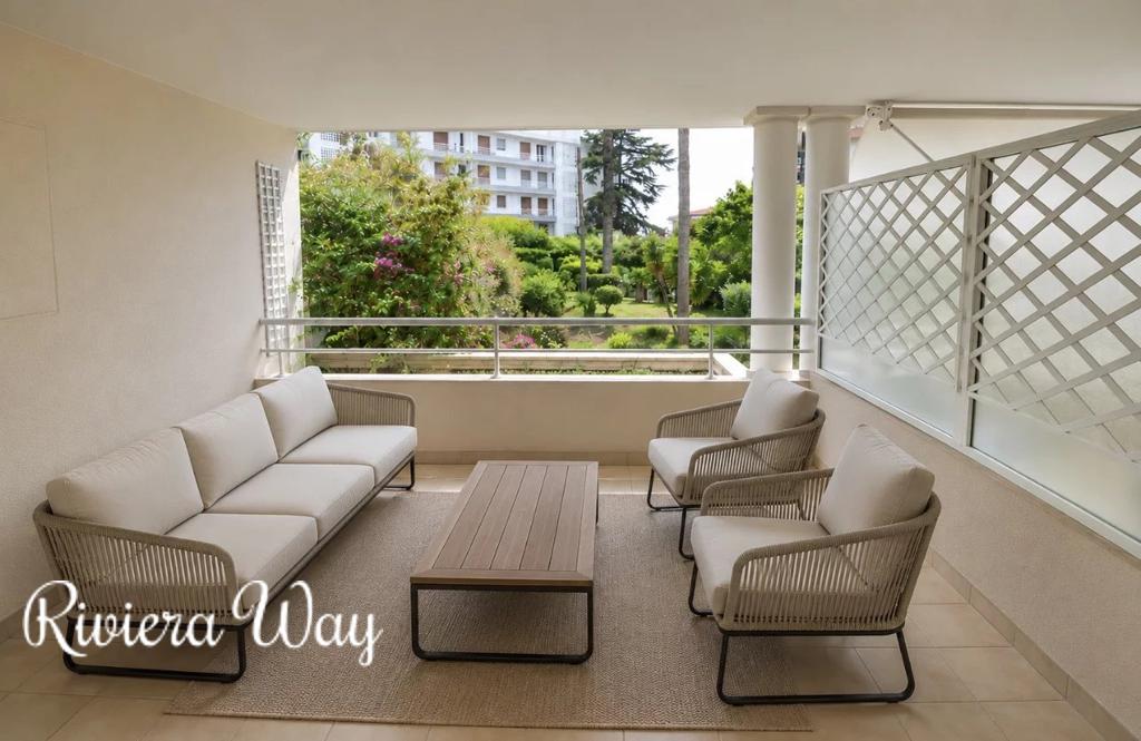 Apartment in Antibes, photo #1, listing #106804950