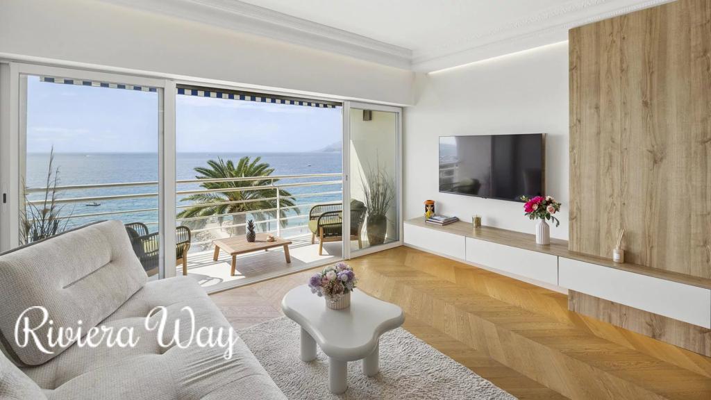 2 room apartment in Cannes, photo #5, listing #106857072