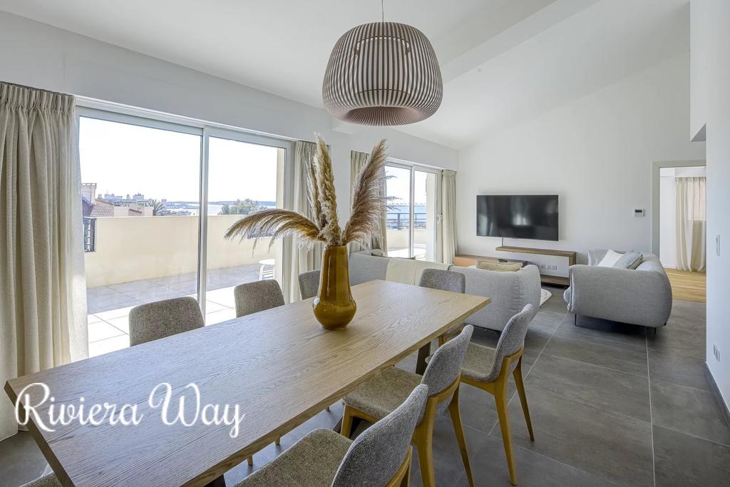 5 room apartment in Cannes, photo #3, listing #104110398