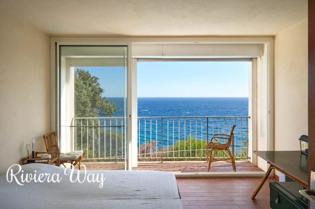 10 room villa in La Croix-Valmer, photo #4, listing #102510912