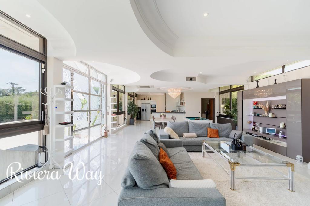 8 room villa in Vallauris, photo #6, listing #106608936