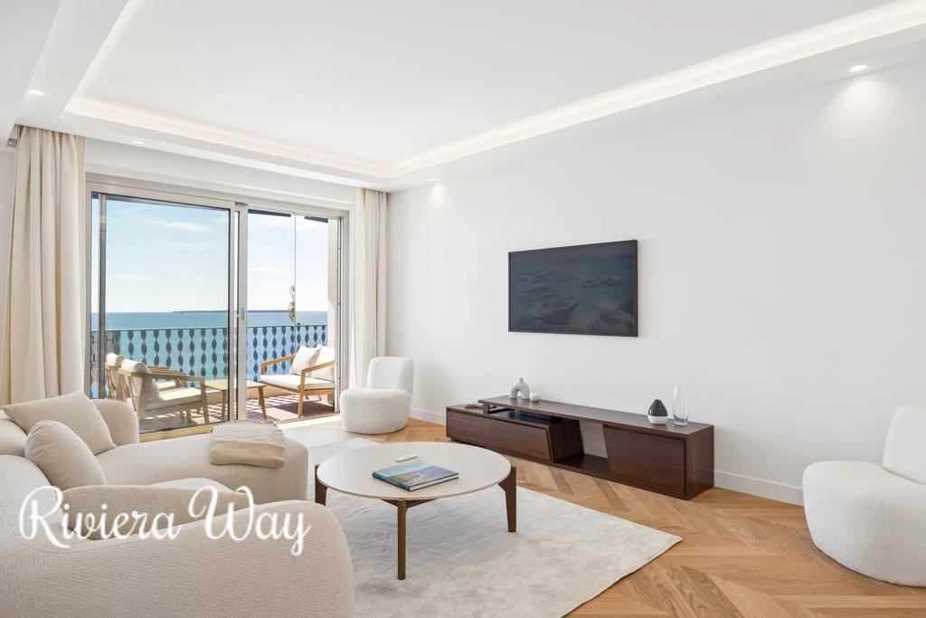 3 room apartment in Antibes, photo #4, listing #105680316