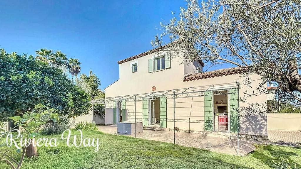 5 room villa in Antibes, photo #2, listing #106079400
