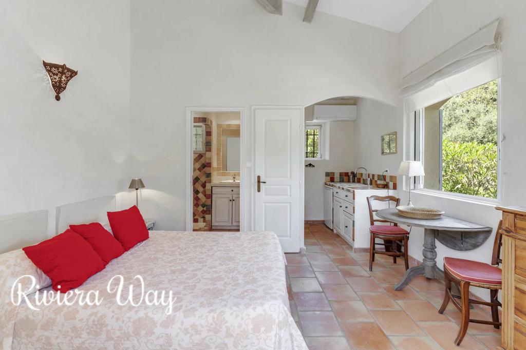 8 room villa in La Croix-Valmer, photo #9, listing #103229952
