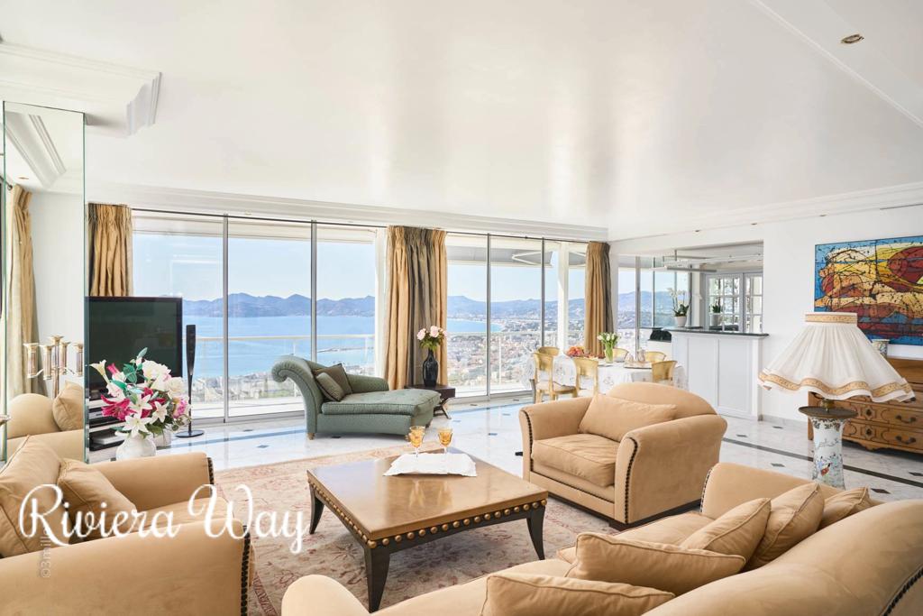 Villa in Cannes, photo #2, listing #93025842