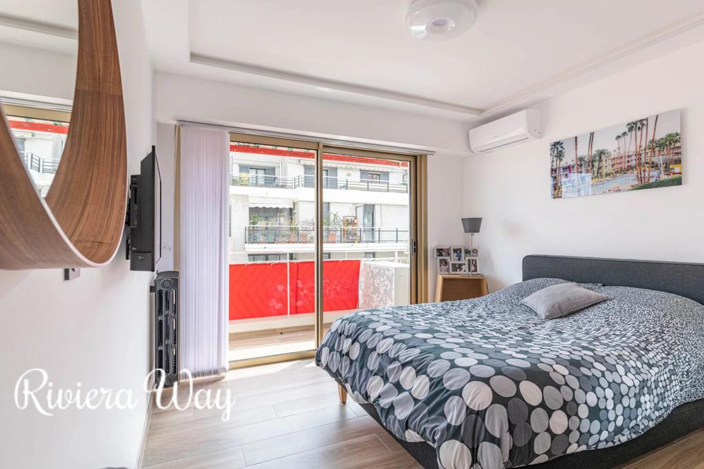 4 room apartment in Antibes, photo #4, listing #105001764