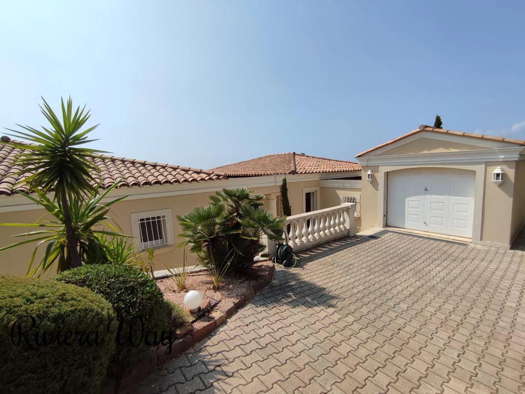 6 room villa in Agay, photo #3, listing #101940762