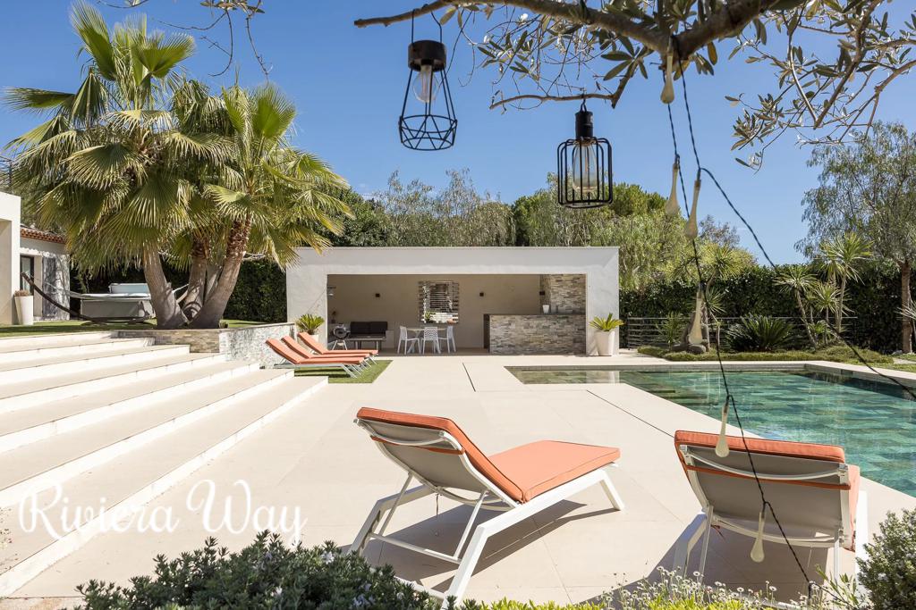 9 room villa in Saint-Paul-de-Vence, photo #3, listing #106093386