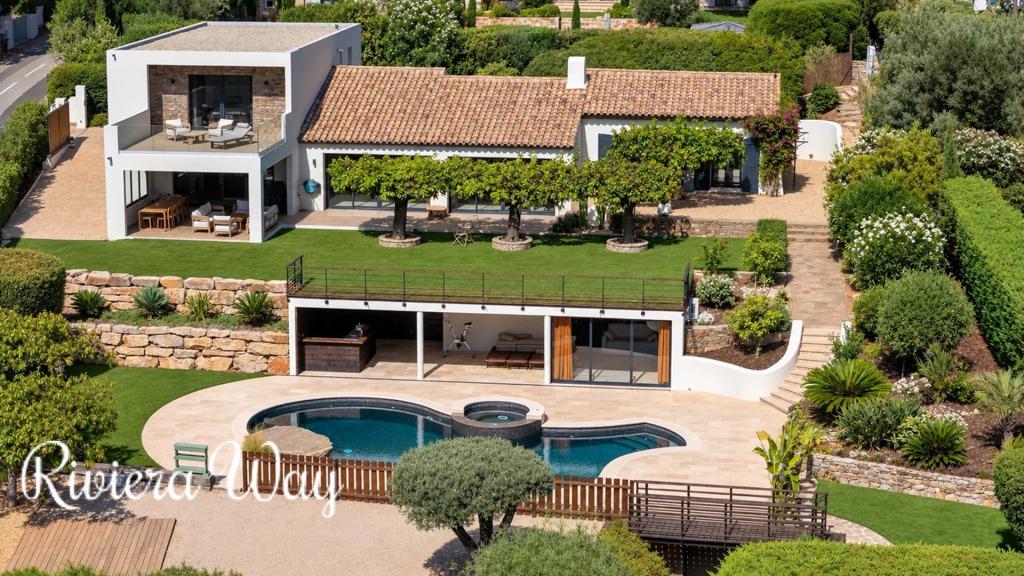 8 room villa in La Croix-Valmer, photo #1, listing #107086896