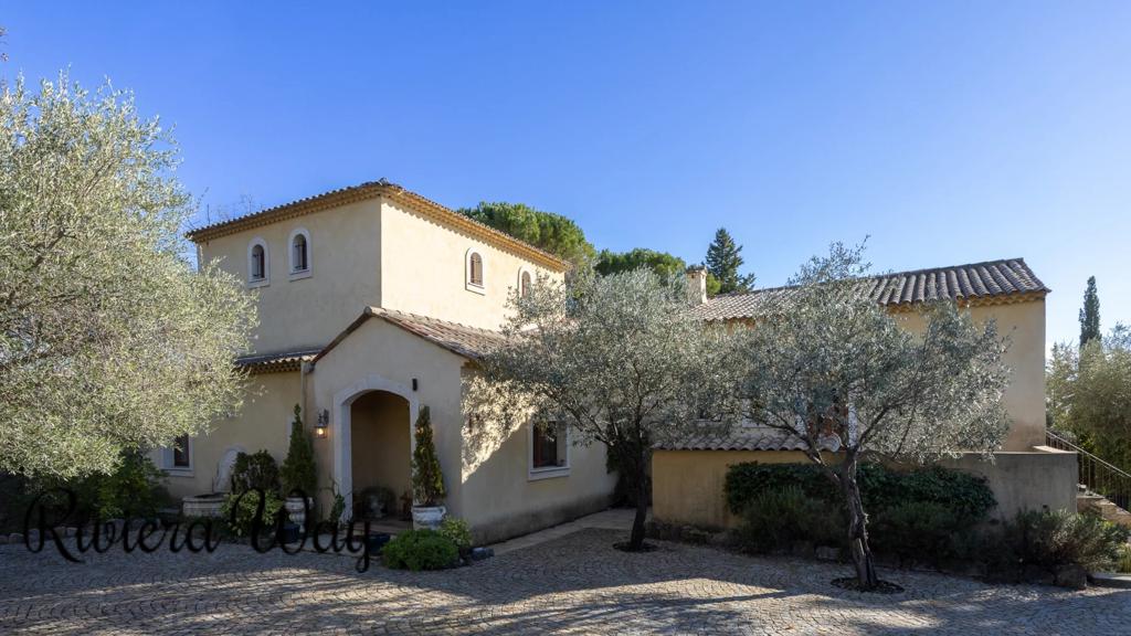 10 room villa in Fayence, photo #8, listing #105455994