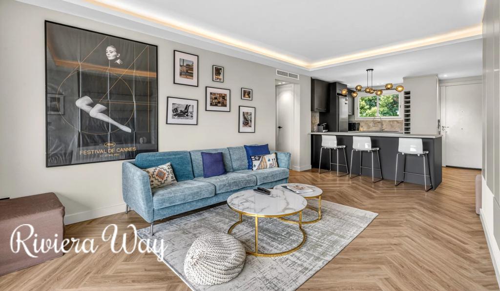 2 room apartment in Cannes, photo #3, listing #106452528