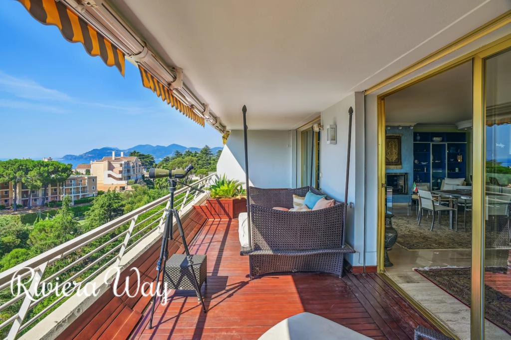 4 room apartment in Cannes, photo #5, listing #106365504