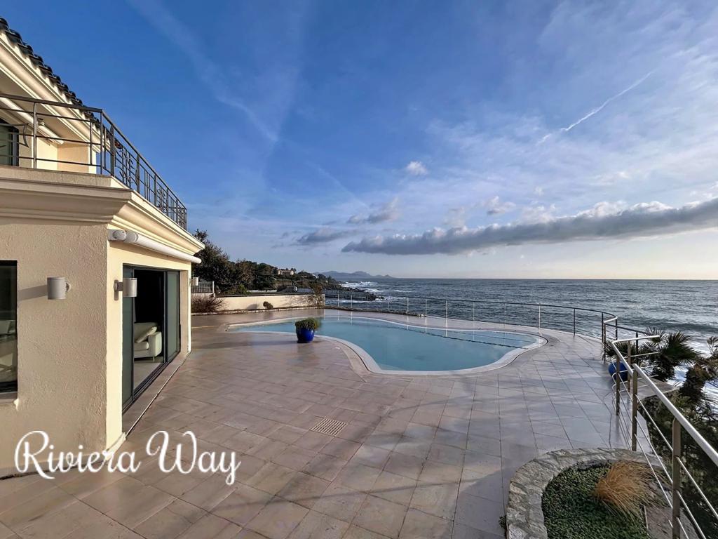 8 room villa in Roquebrune-sur-Argens, photo #4, listing #105374724