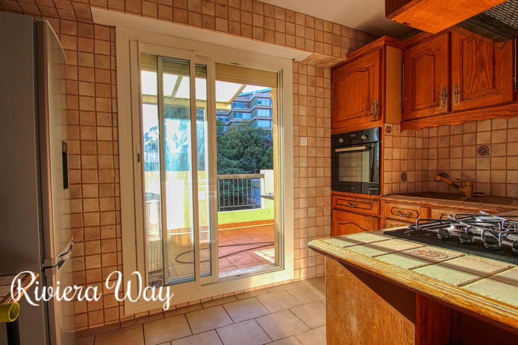 4 room apartment in Fabron, photo #5, listing #105042966