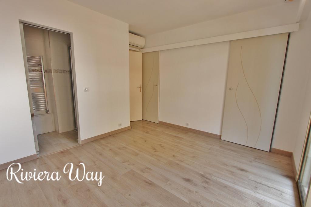 4 room apartment in Antibes, photo #1, listing #88368252