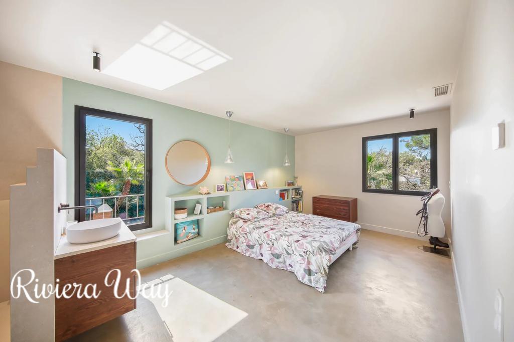 11 room villa in Toulon, photo #9, listing #105959448
